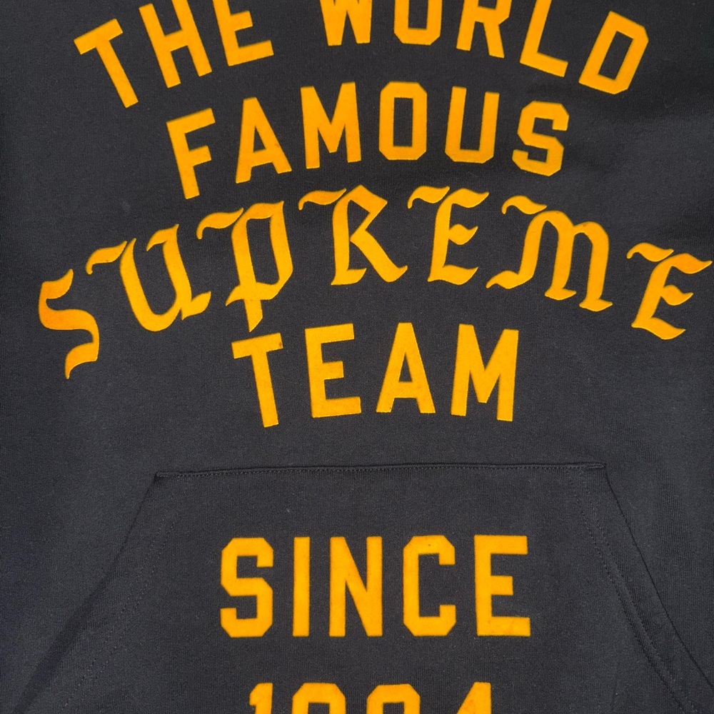 2023
Supreme Team Flocked Hooded Sweatshirt 'Black' - Picture 2 of 10